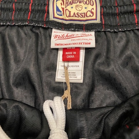 Mitchell & Ness Chicago Bulls Pinstripe Swingman Shorts NWT - Picture 2 of 8